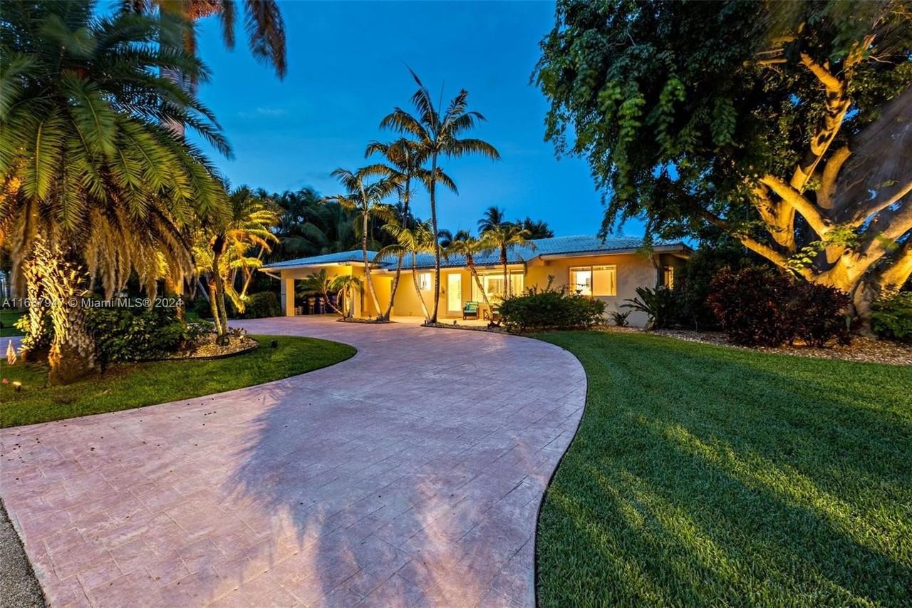 290 Tropic Dr #290 - Photo 5 of 33