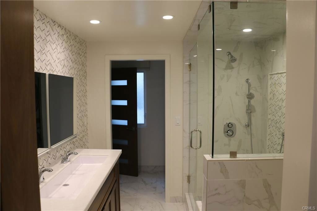 1215 Bayside Dr - Photo 2 of 8