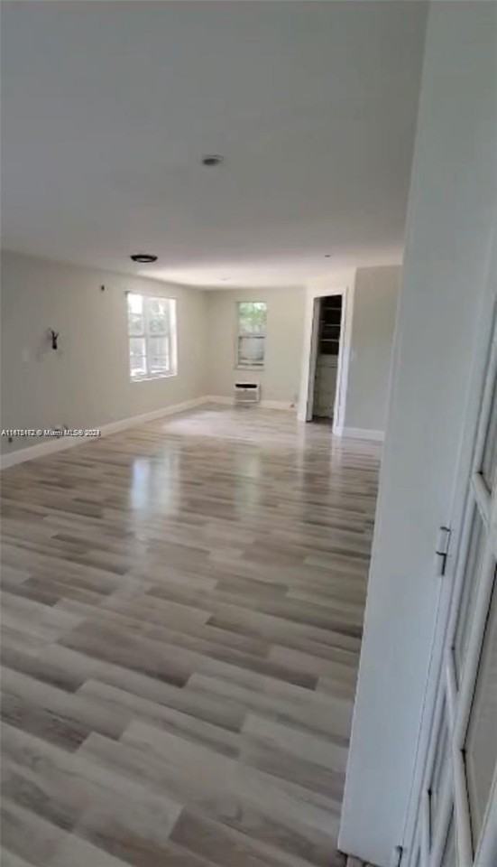 18360 Ne 22nd Ave - Photo 3 of 8