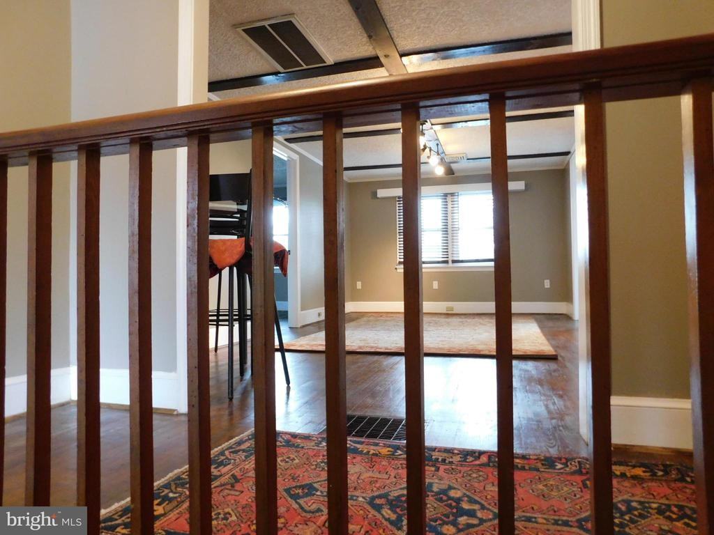 310 N Buckmarsh St - Photo 3 of 22