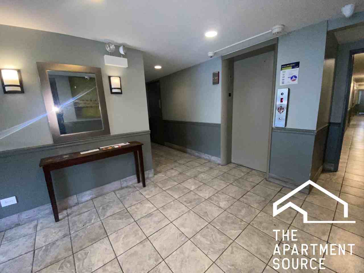 663 W Grace St #318 - Photo 4 of 5