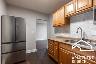 5748 N Winthrop Ave #301 - Photo 1 of 1