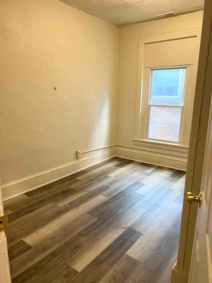 116 N High Street - Photo 2 of 7