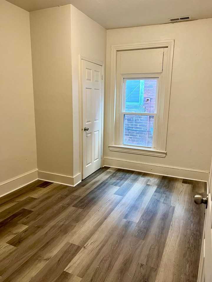 116 N High Street - Photo 3 of 7