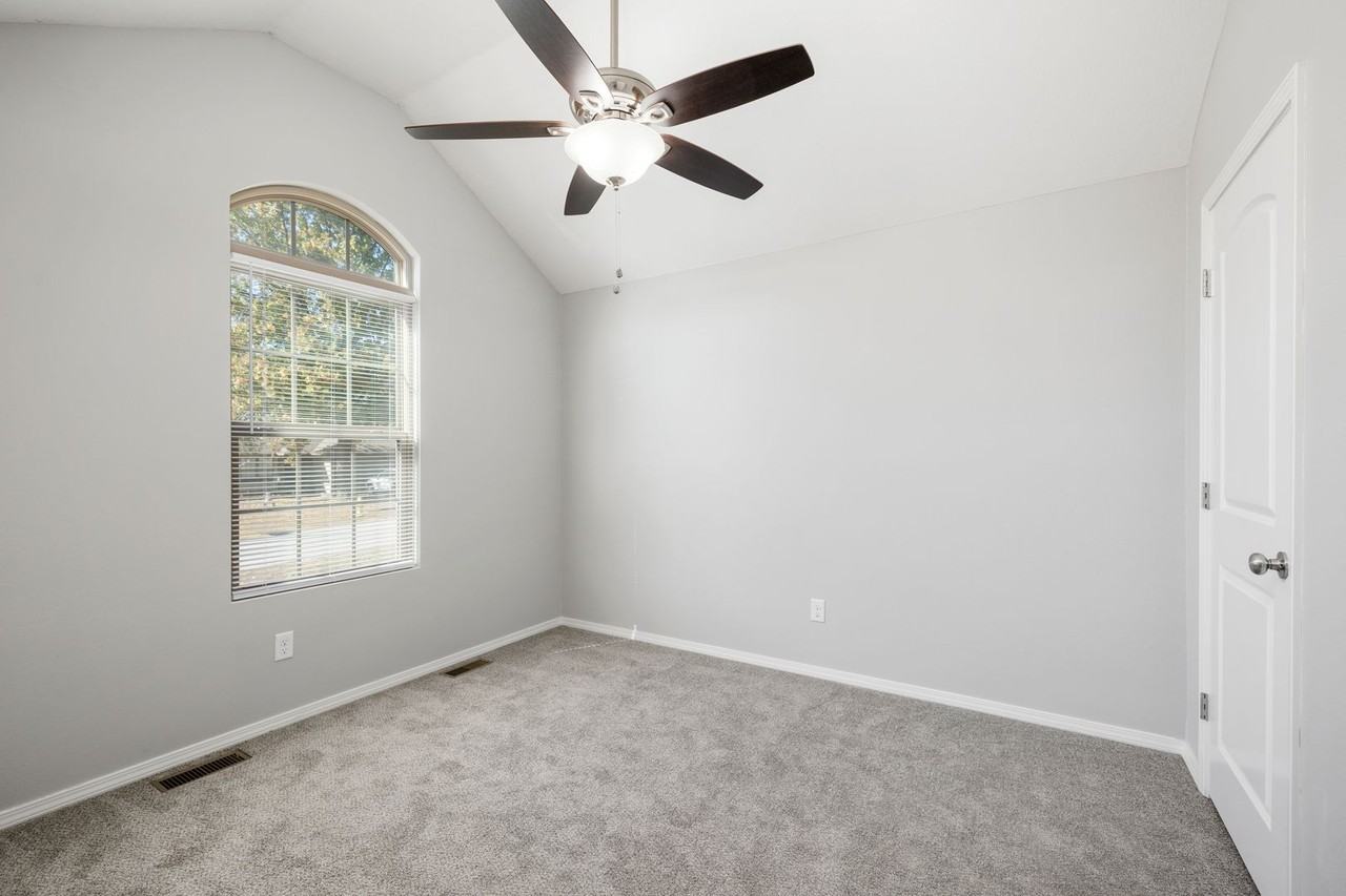 843 South Miller Avenue - Photo 3 of 25