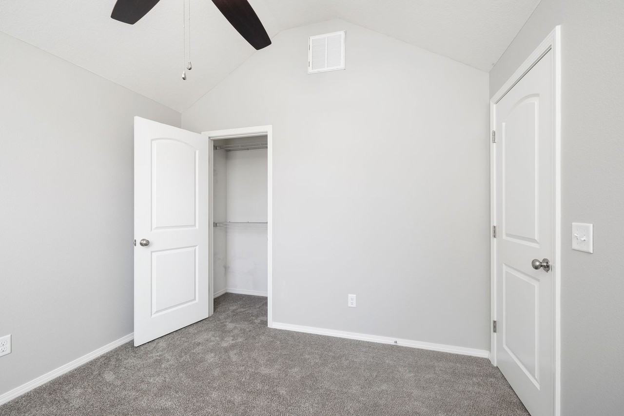 843 South Miller Avenue - Photo 4 of 25