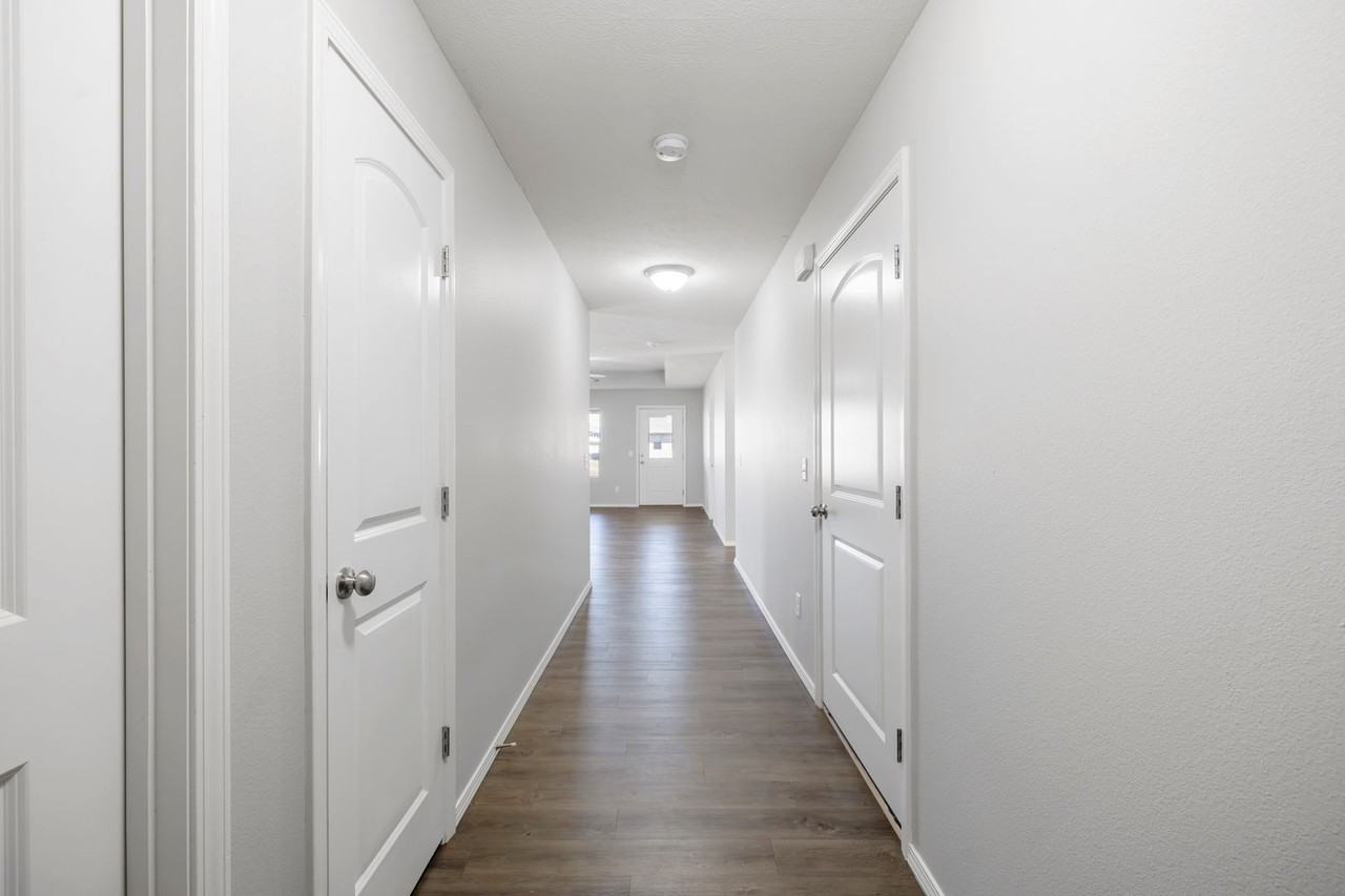 843 South Miller Avenue - Photo 5 of 25