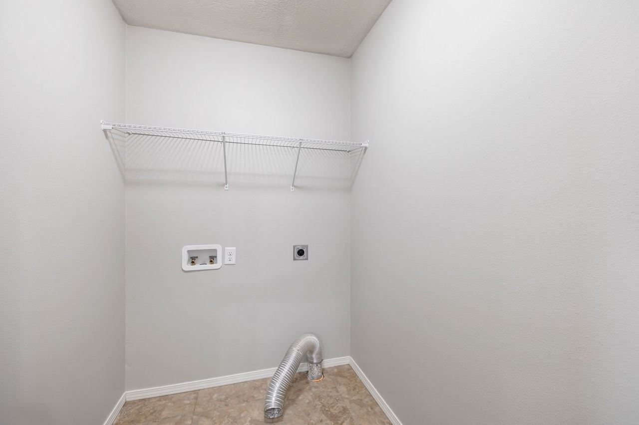 843 South Miller Avenue - Photo 7 of 25