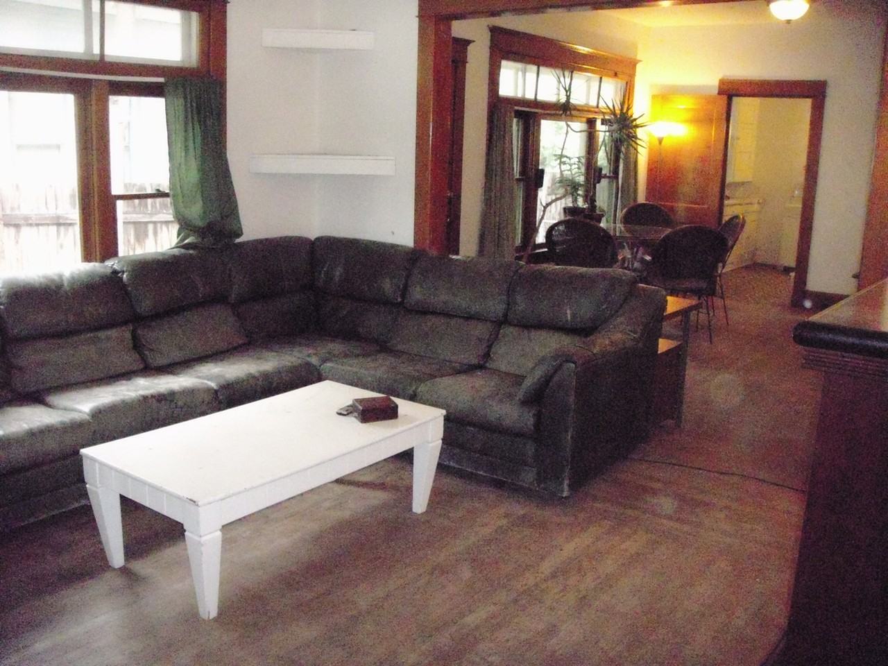 212 212 & 212 1/2 S. SHERWOOD - Photo 2 of 36