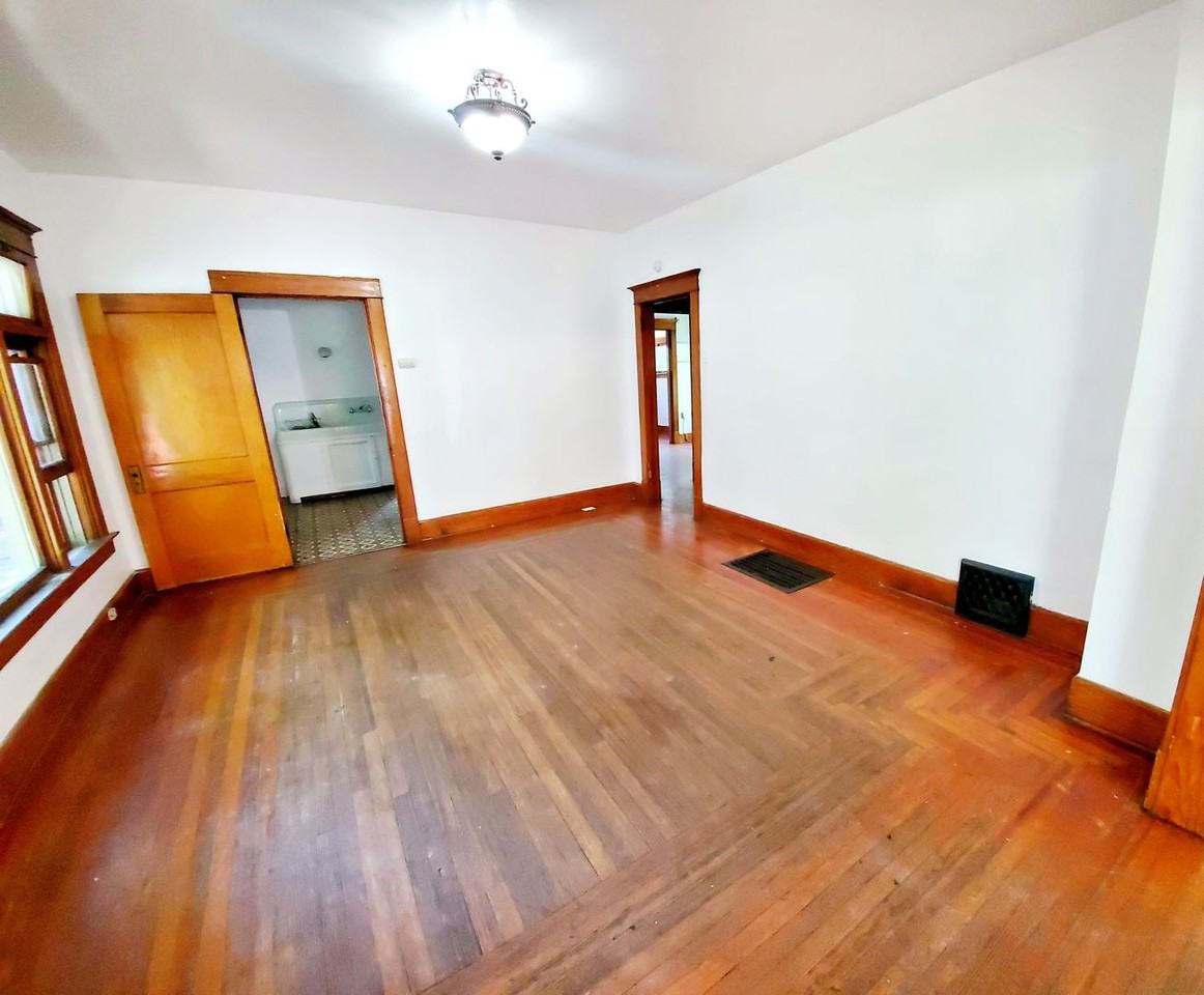 212 212 & 212 1/2 S. SHERWOOD - Photo 5 of 36