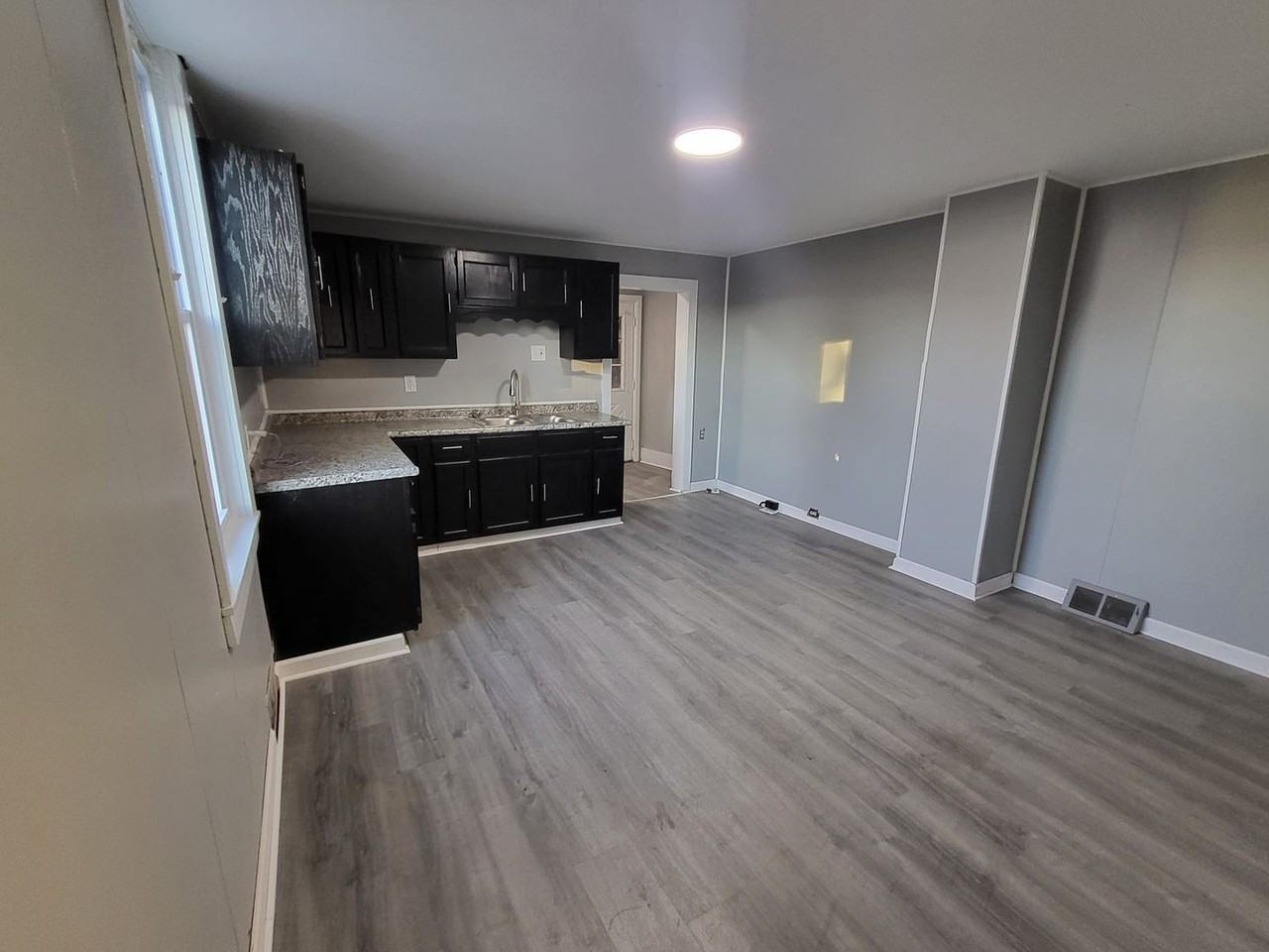 309 Harrison St - Photo 2 of 16
