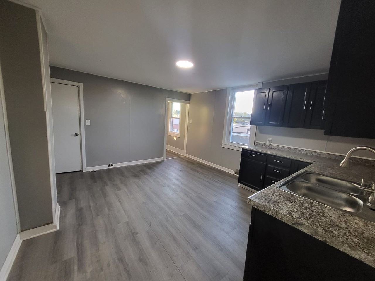 309 Harrison St - Photo 3 of 16