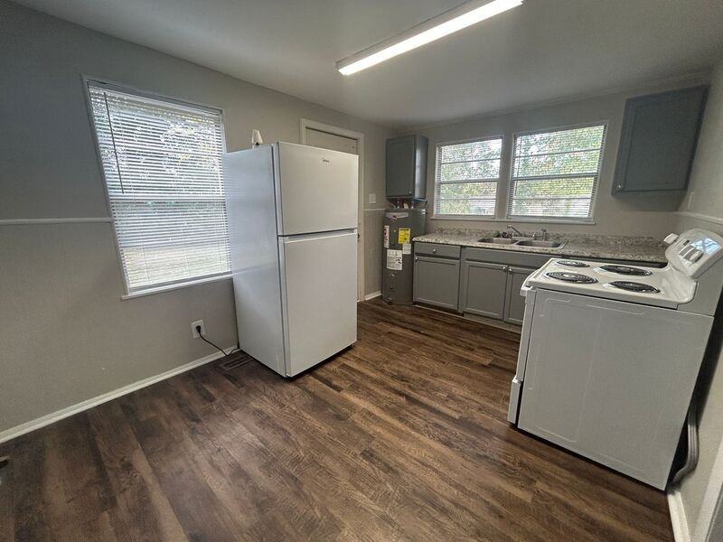 206 9th Ct S - Photo 2 of 16