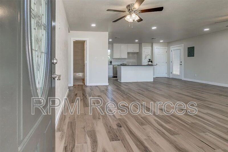 814 E Hayes St - Photo 3 of 17