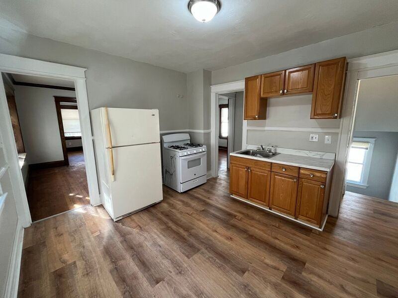 246 Weyl St - Photo 4 of 9