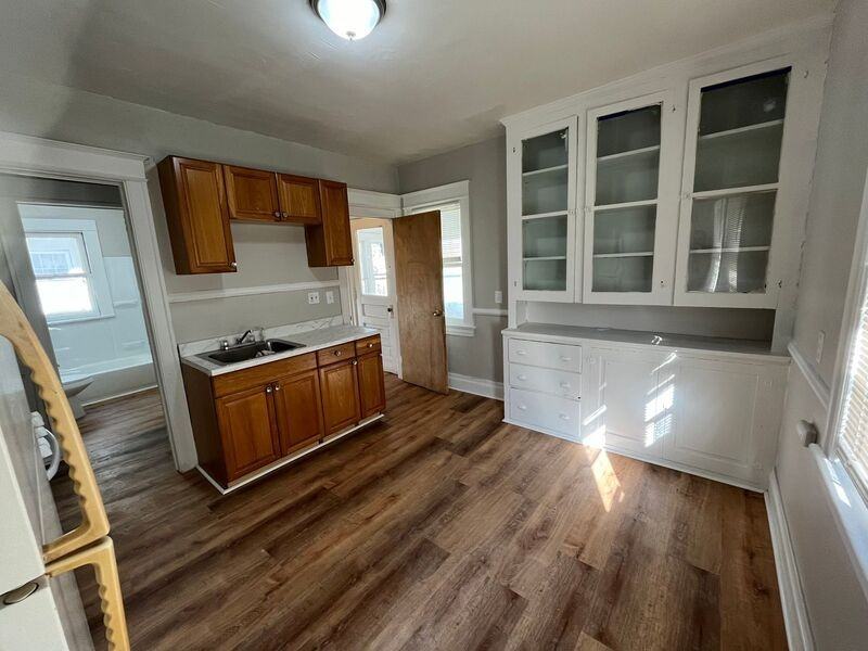 246 Weyl St - Photo 5 of 9