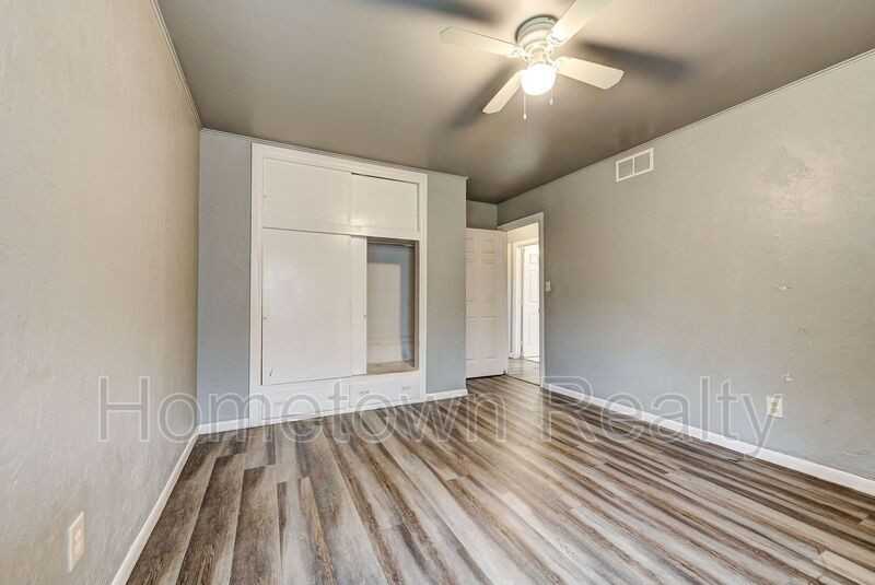 1229 Ne 45th St - Photo 3 of 24