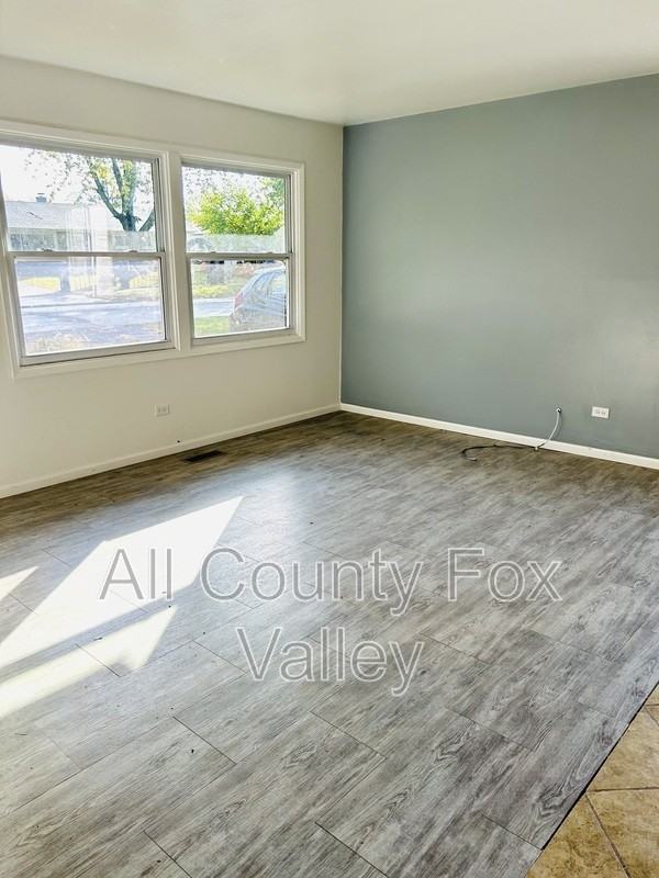 344 Durham Dr - Photo 2 of 10