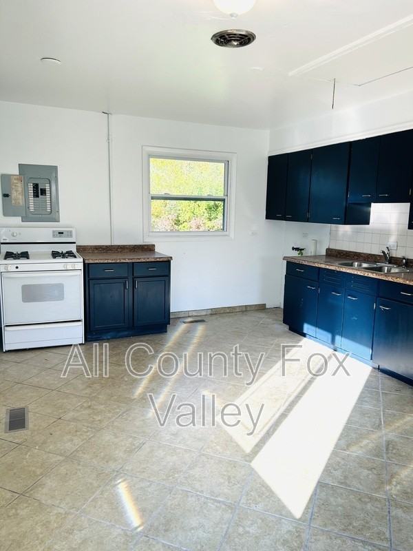 344 Durham Dr - Photo 3 of 10