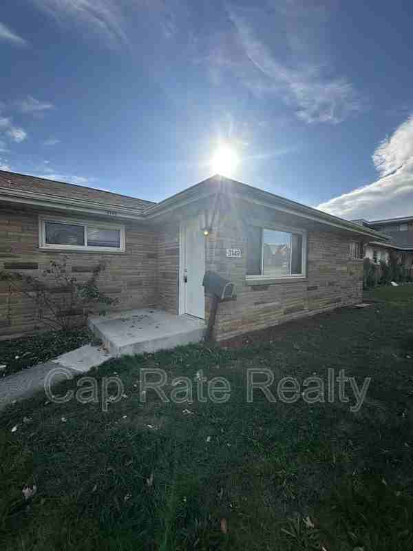 3149 Sullivant Ave - Photo 2 of 9