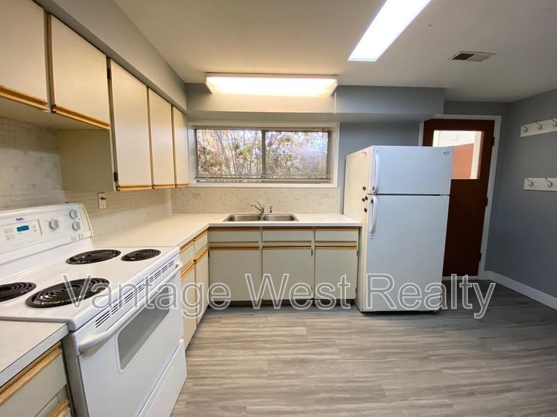 2009B Polo Rd - Photo 2 of 26