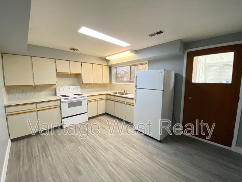 2009B Polo Rd - Photo 3 of 26