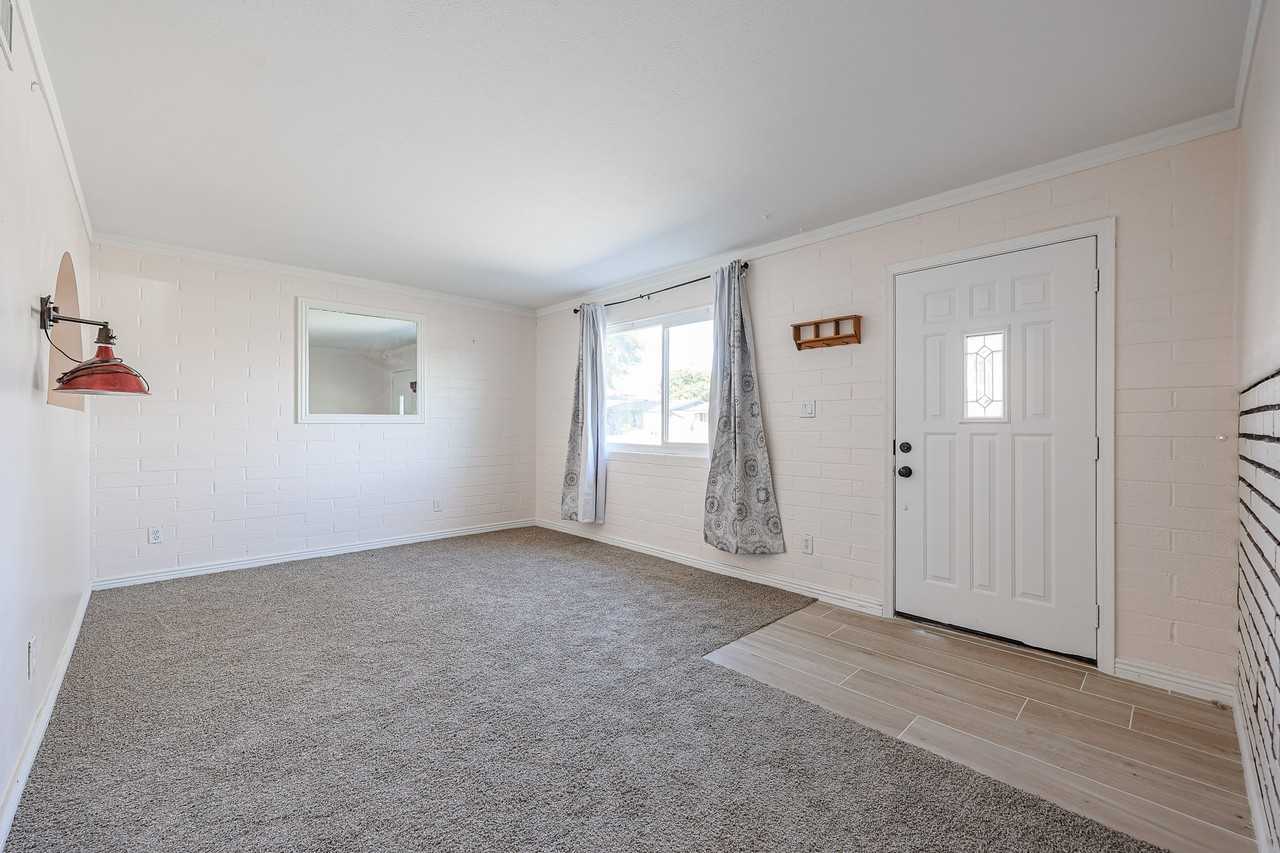 727 E Taylor St - Photo 4 of 50