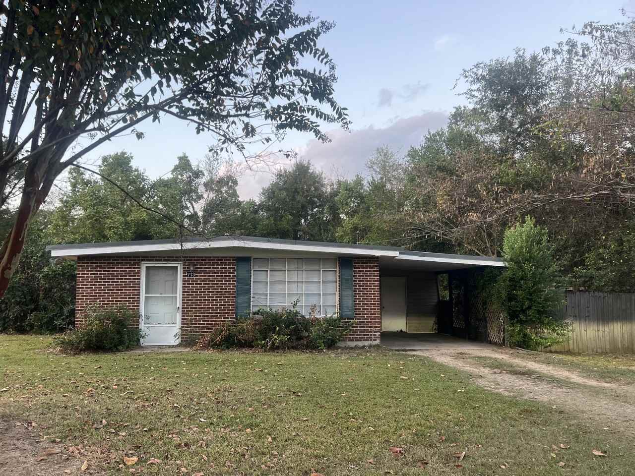 713 Brown Ave - Photo 2 of 8