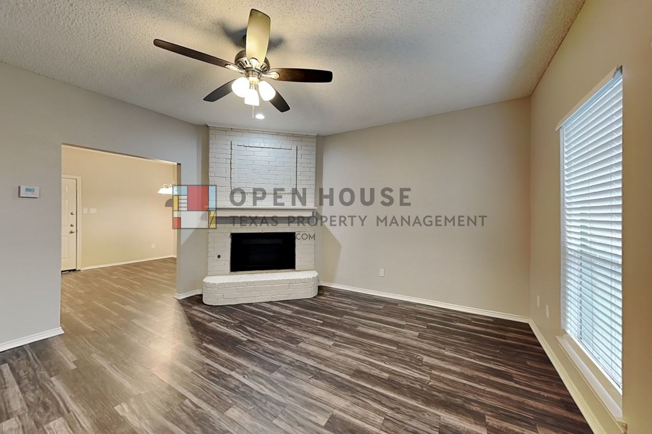3018 Lois Ln - Photo 3 of 17