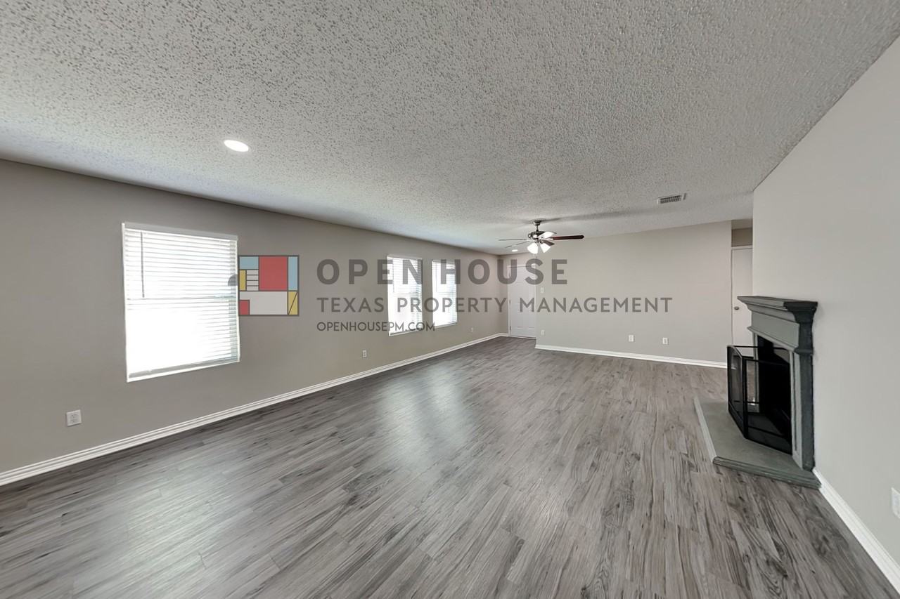 4725 Waterford Dr - Photo 3 of 23