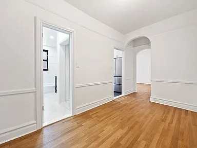 12 Crown St - Photo 3 of 5