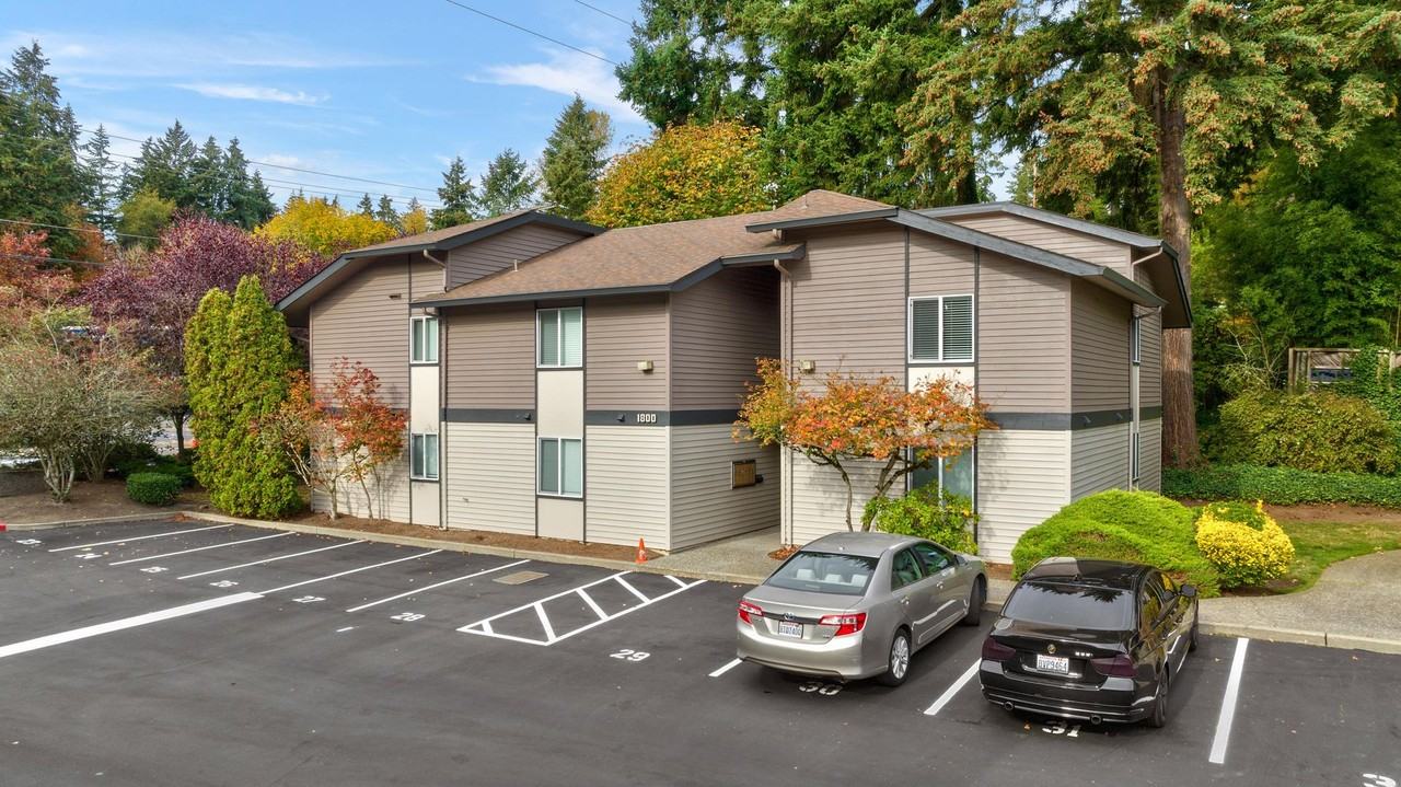 Bellefield Manor - Photo 2 of 38