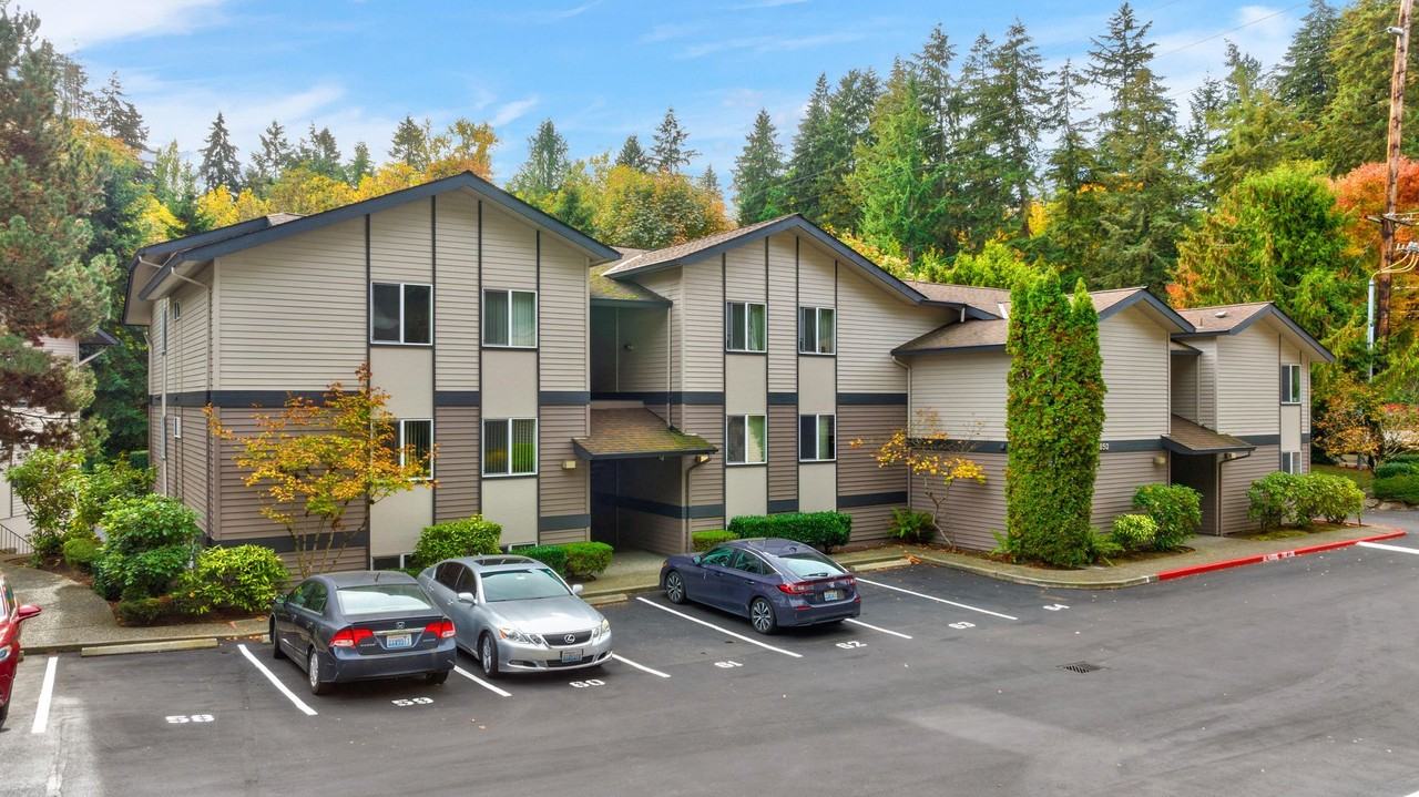 Bellefield Manor - Photo 3 of 38