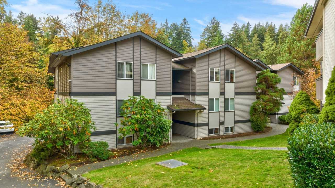 Bellefield Manor - Photo 4 of 38