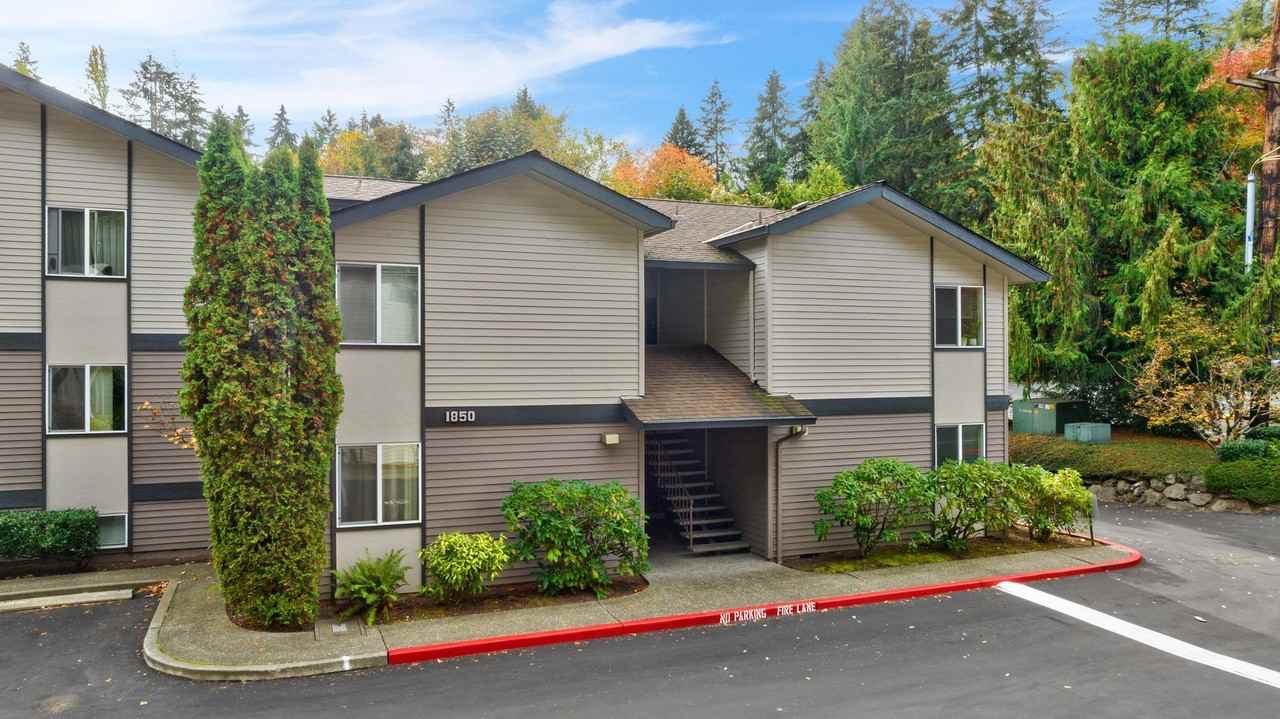 Bellefield Manor - Photo 5 of 38