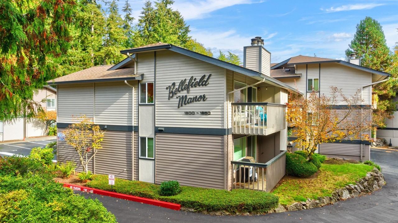 Bellefield Manor - Photo 6 of 38