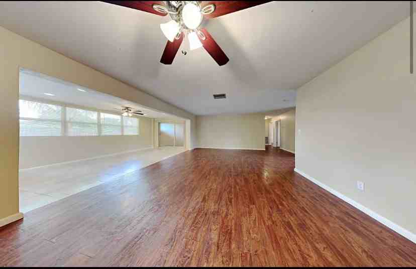 2706 Se 18th Ave - Photo 3 of 13