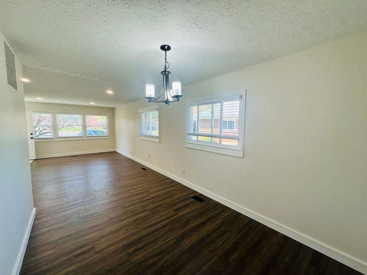 2825 Shannon Drive - Photo 3 of 25