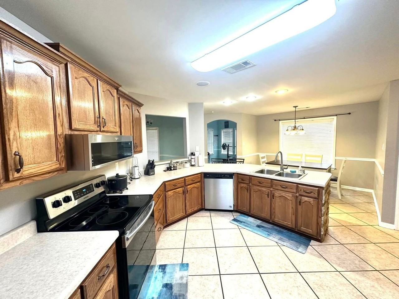 5045 Wolfchase Farms Pkwy - Photo 2 of 32