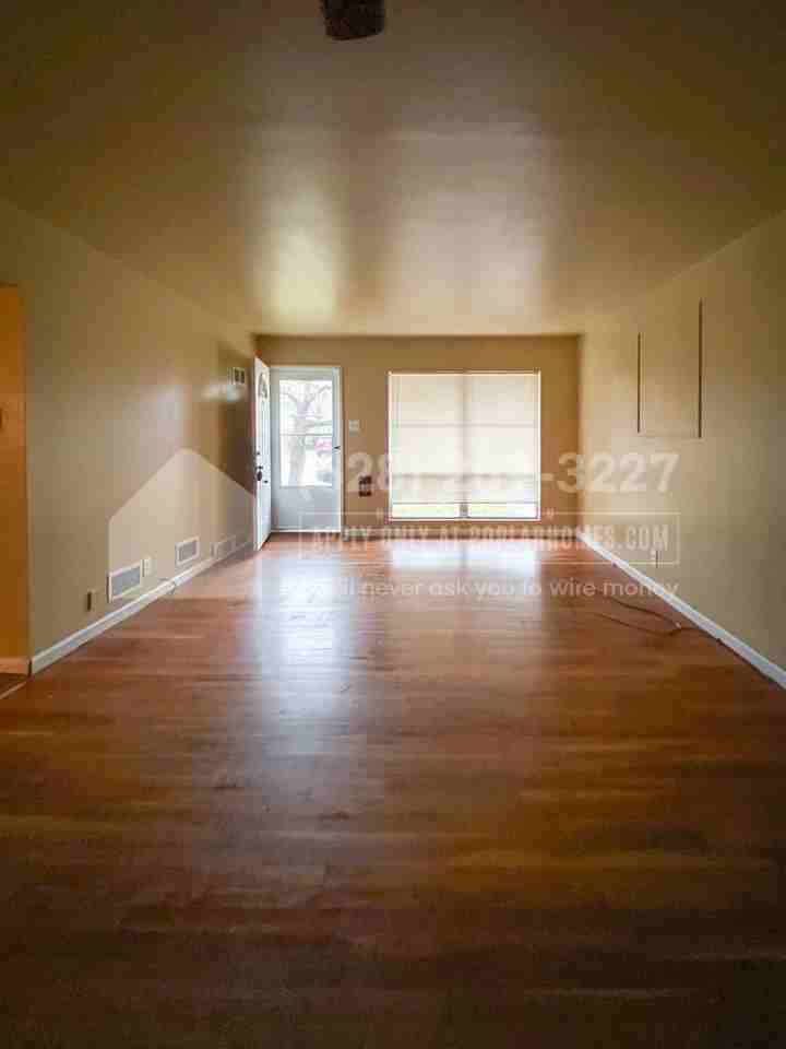 1688 Maldon Ln - Photo 2 of 4