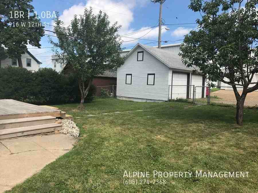 916 W 12th St - Photo 3 of 16