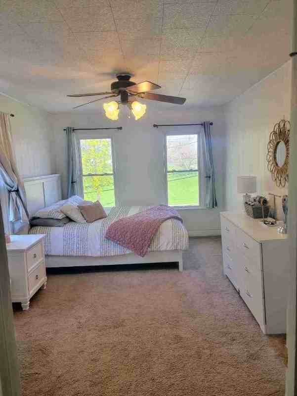 320 Manor Ave - Photo 3 of 13