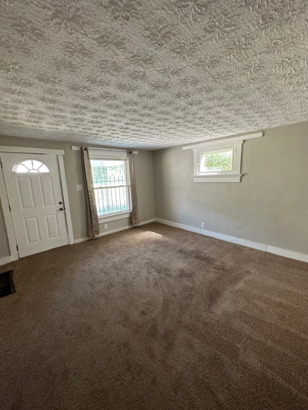 687 Randolph St #687 - Photo 2 of 7