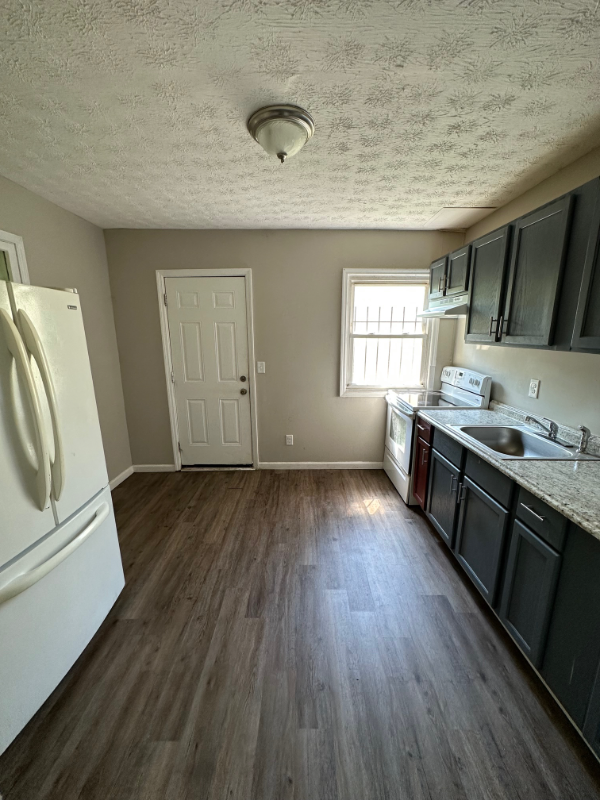 687 Randolph St #687 - Photo 3 of 7