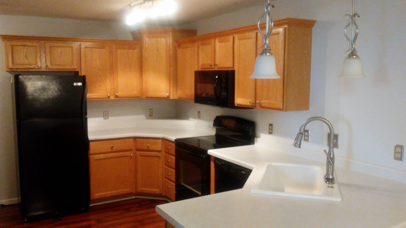 2402 Oakridge Cir - Photo 3 of 15