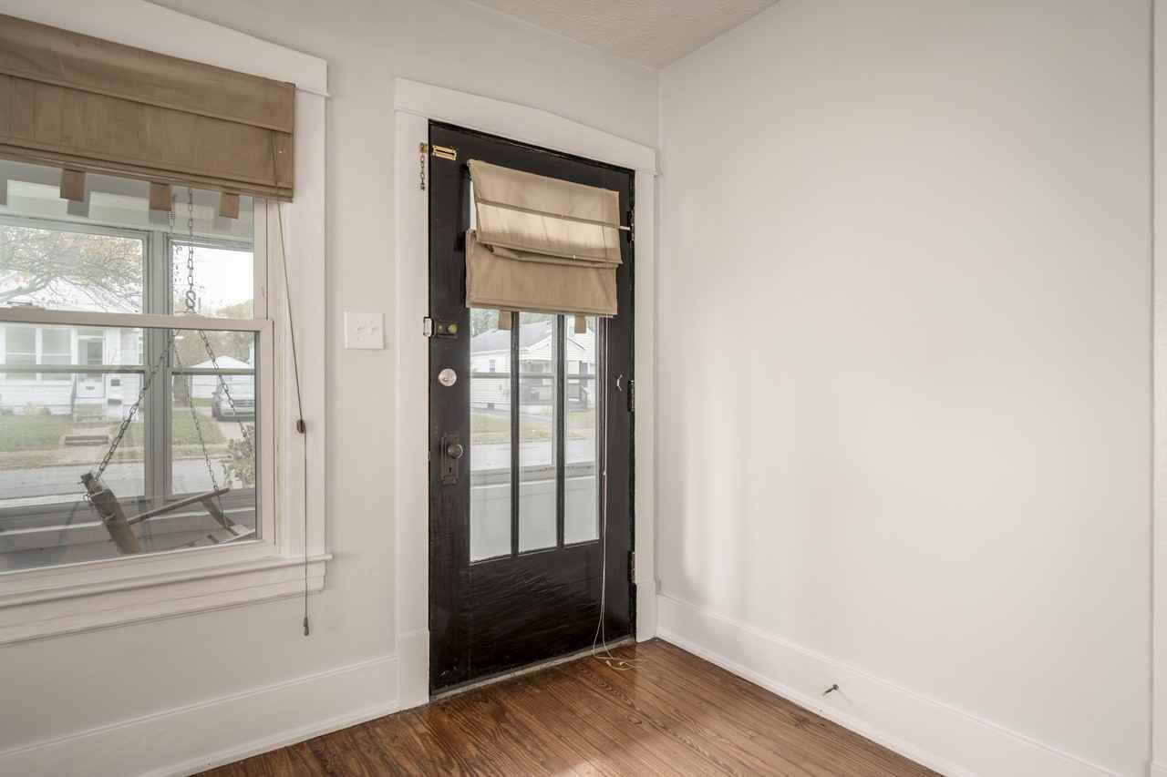1210 Rammers Ave - Photo 3 of 26