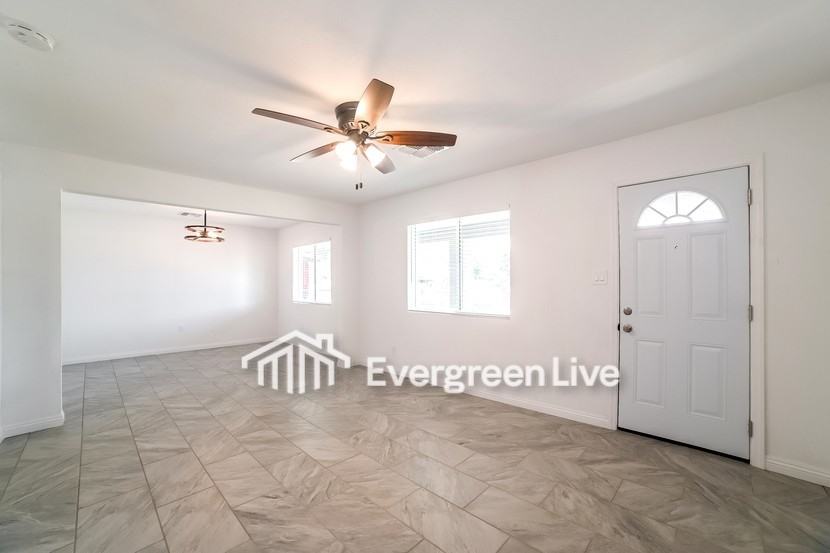 3614 W Portland St - Photo 3 of 20