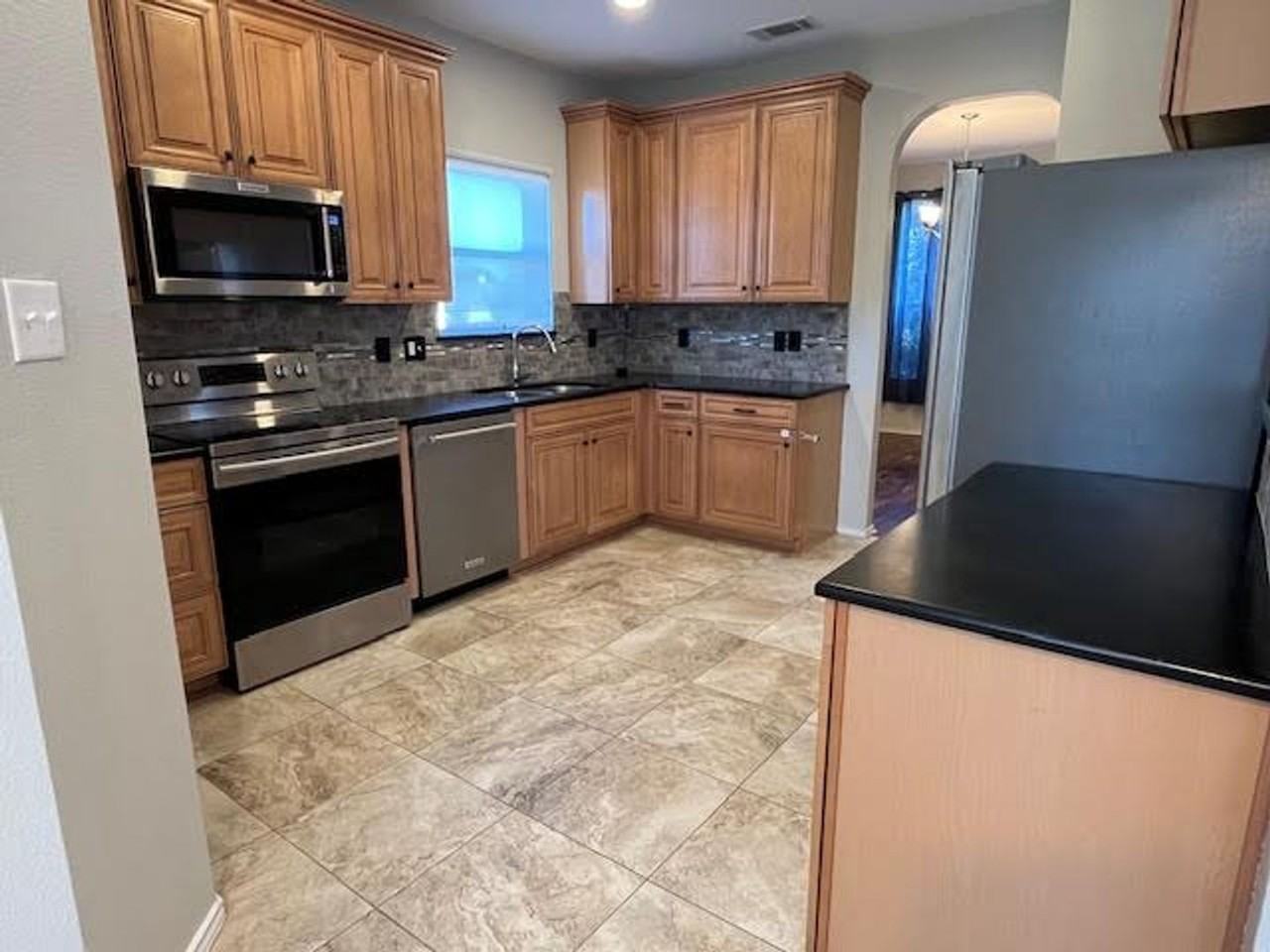 6501 Mundo Drive - Photo 3 of 24