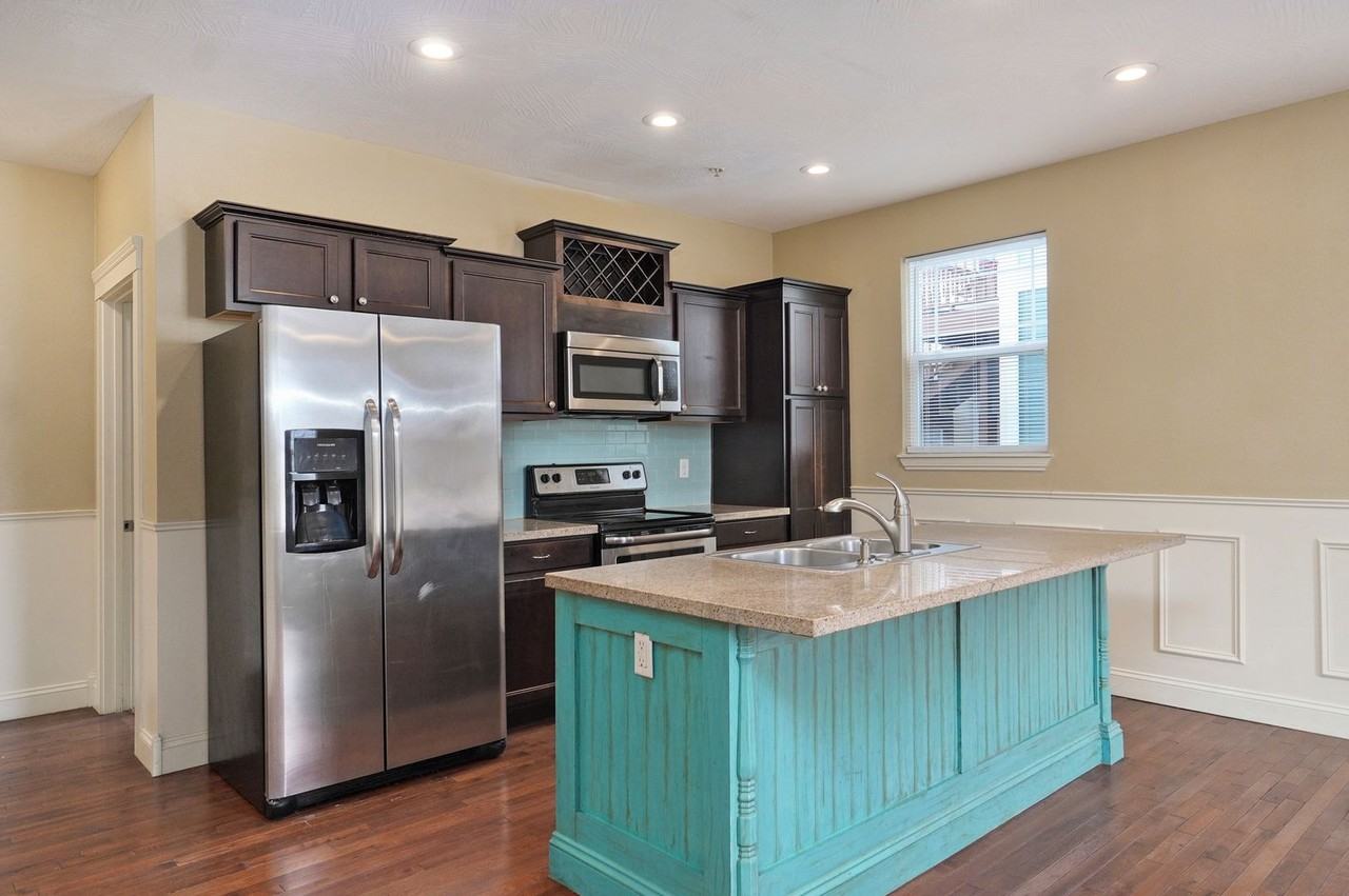 Walnut 1040 - Photo 2 of 33