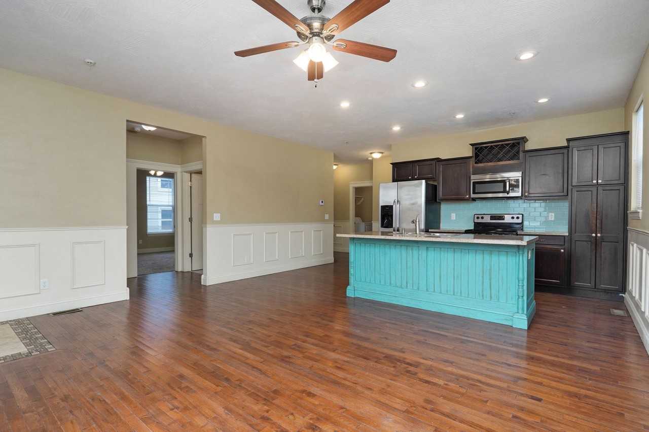 Walnut 1040 - Photo 6 of 33